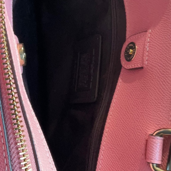 Beautiful Coach purse that is in EGUC. - Picture 8 of 9